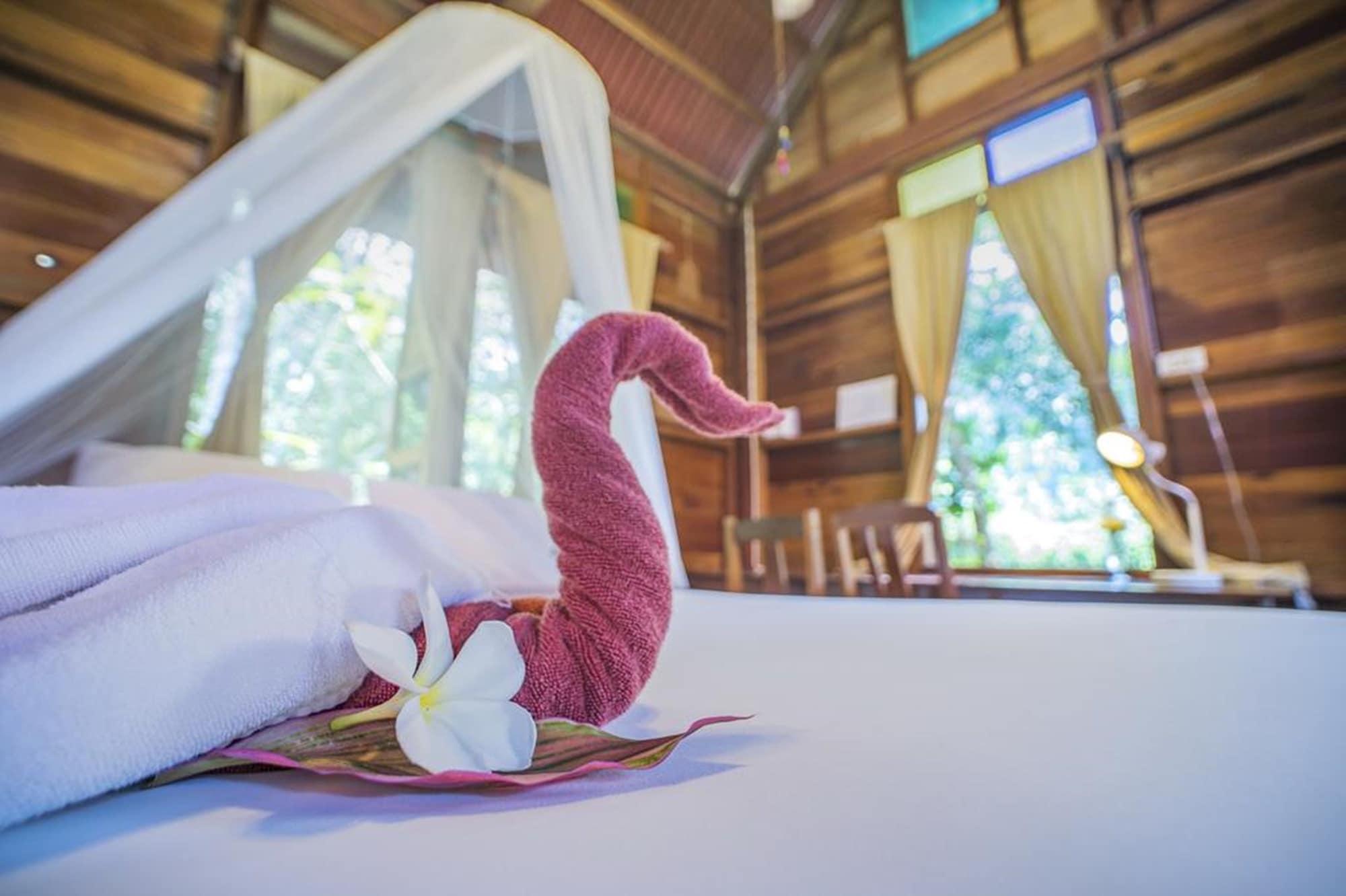 Art'S Riverview Lodge Khao Sok National Park Екстериор снимка